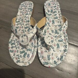 Jack Rogers White and Green Daisy Print Flip Flop Sandals with Cushioned Sole